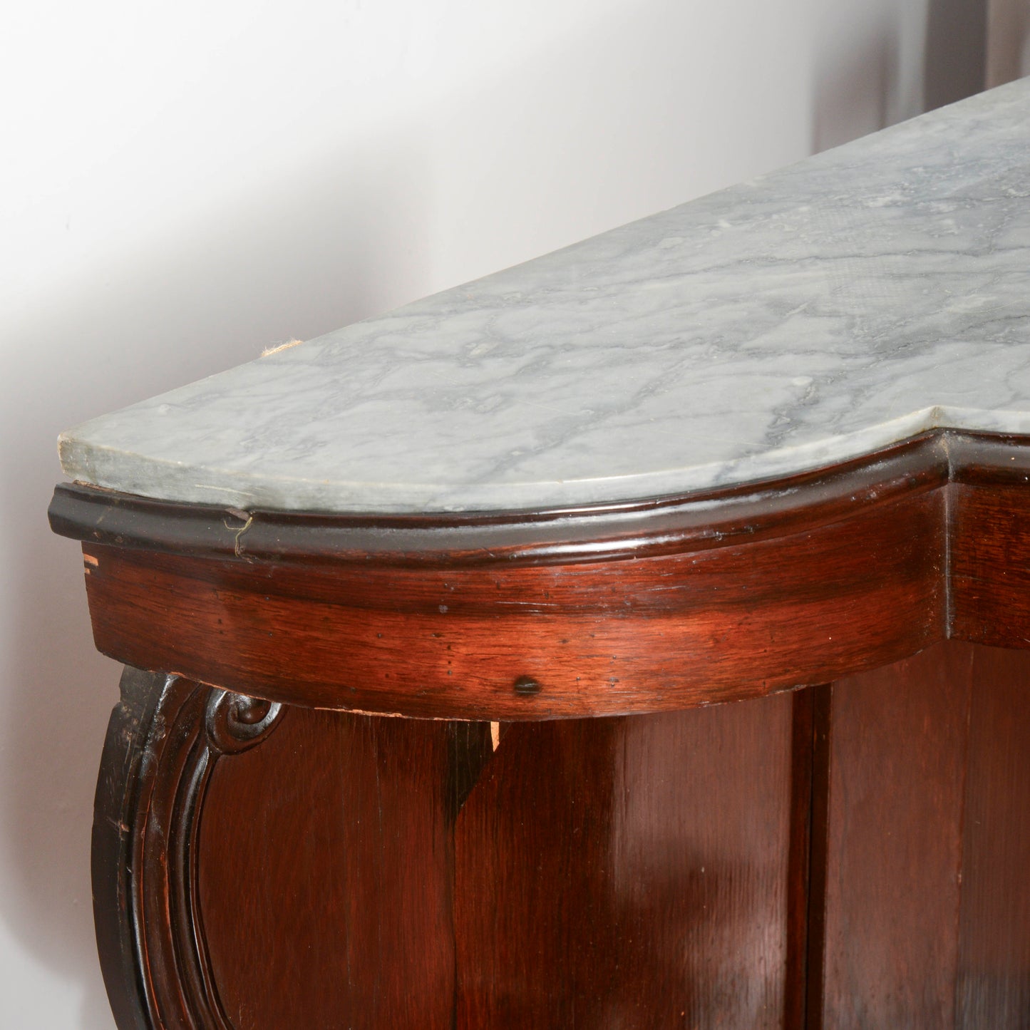 Consolle in legno intagliato con piano in marmo  Italia secolo XIX