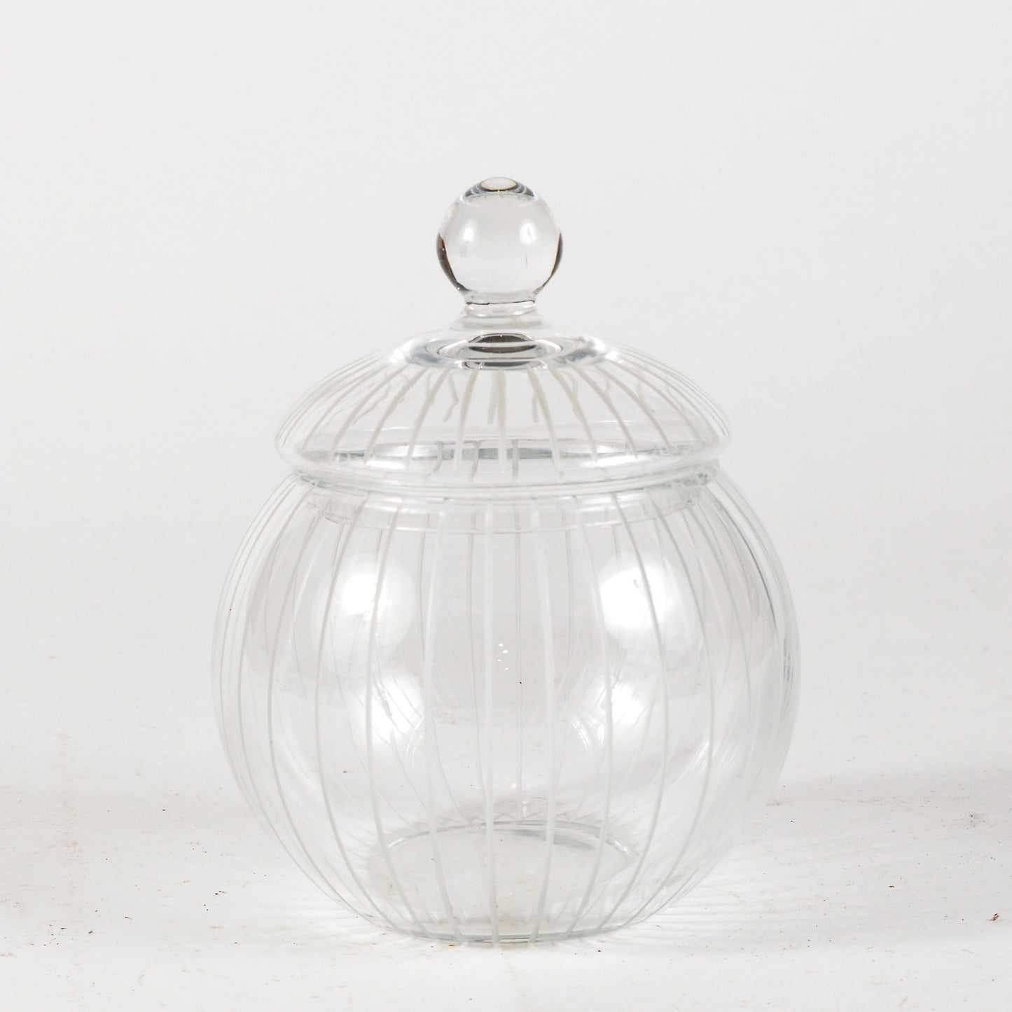 Vaso in vetro  trasparente smerigliato con coperchio Italia XX secolo