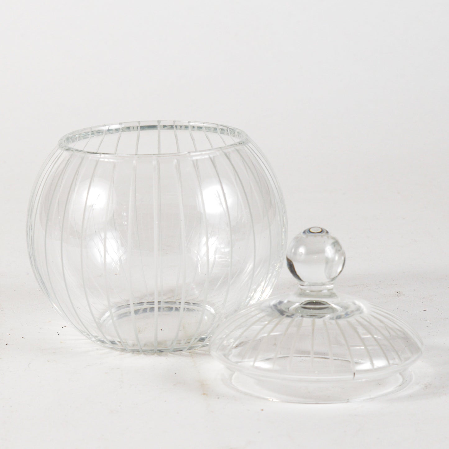 Vaso in vetro  trasparente smerigliato con coperchio Italia XX secolo