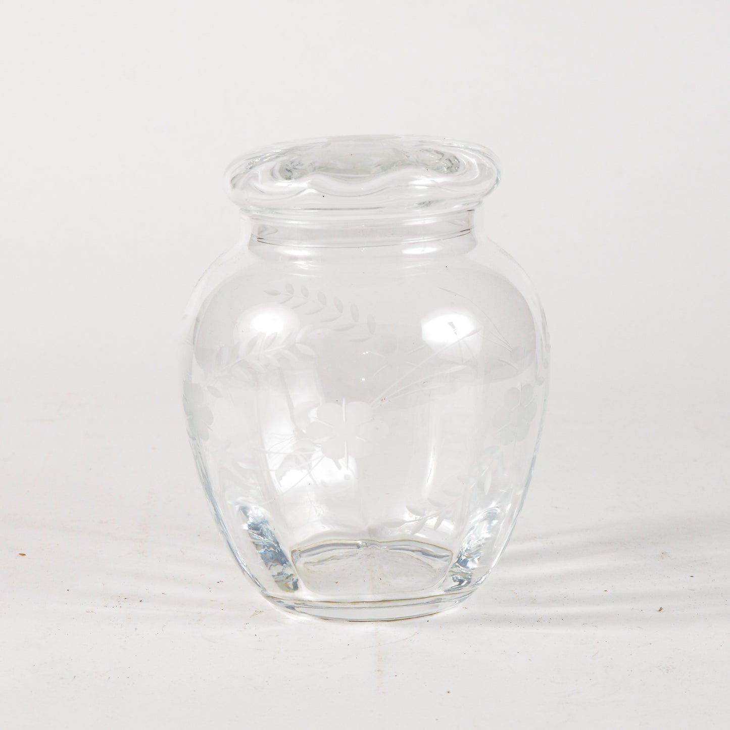 Vaso in vetro smerigliato con decoro floreale  Italia XX secolo