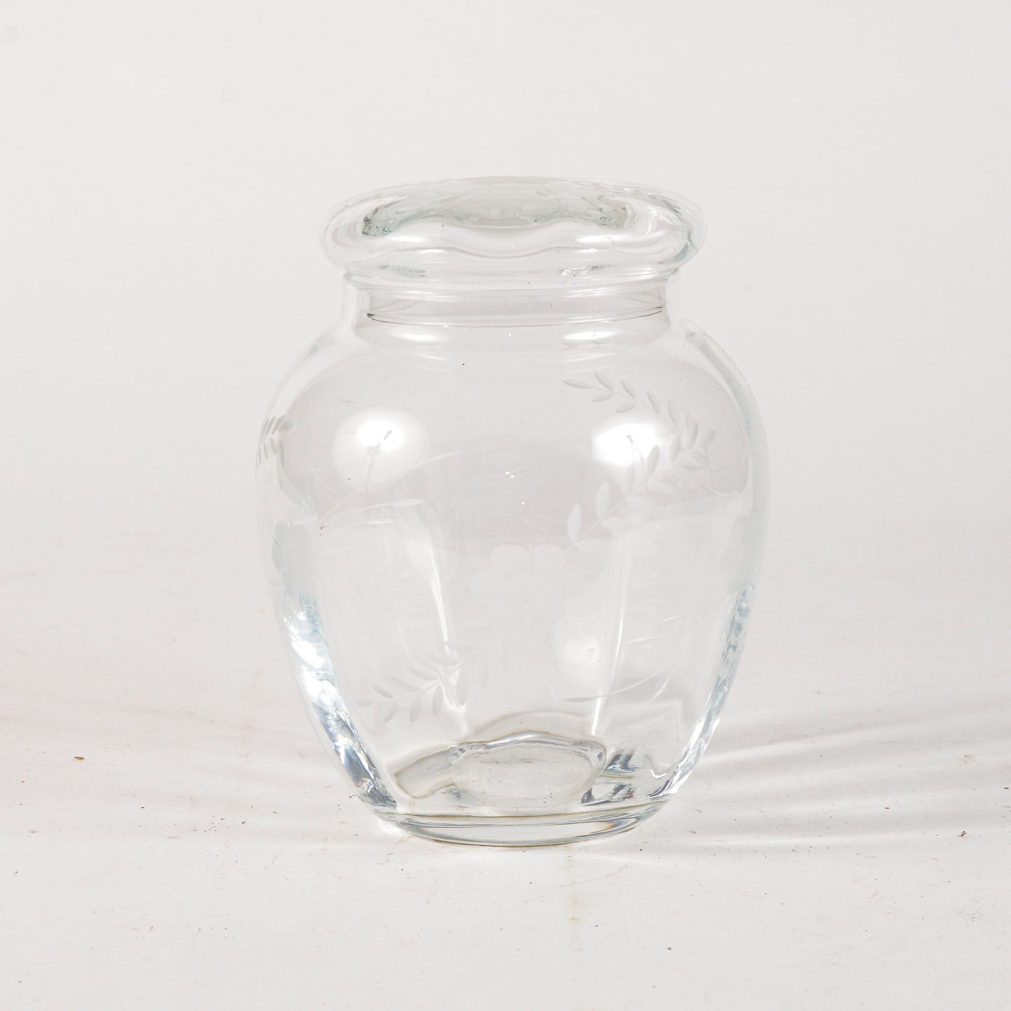 Vaso in vetro smerigliato con decoro floreale  Italia XX secolo