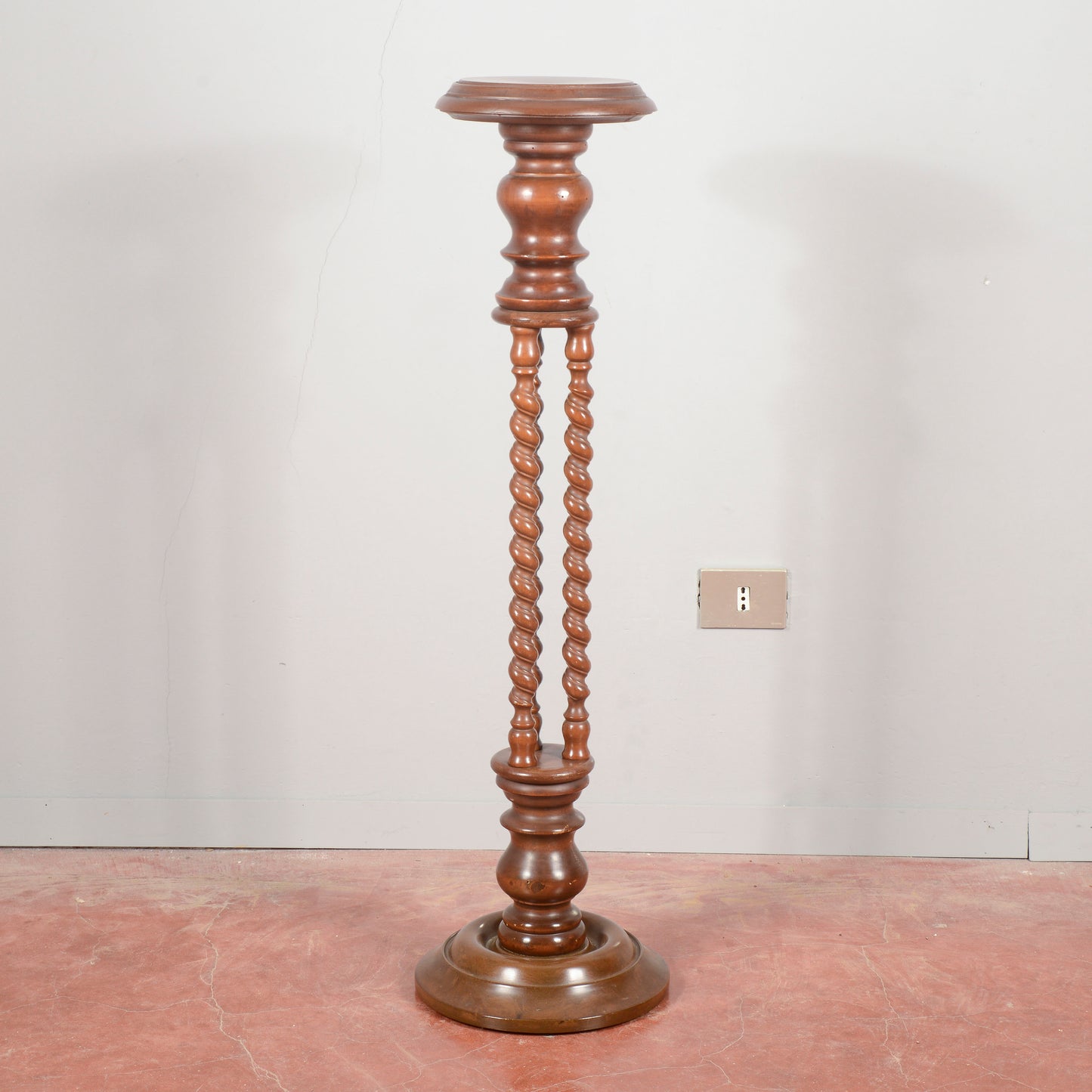Colonna trespolo in legno con torniture anni 80