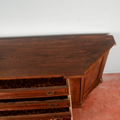 Credenza scantonata  stile sacrestia in noce