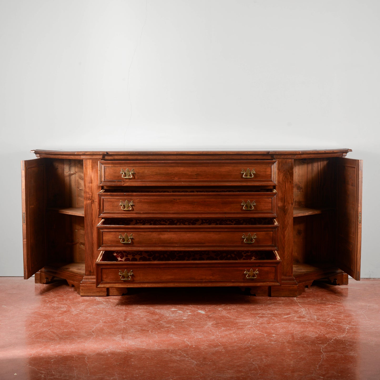 Credenza scantonata  stile sacrestia in noce