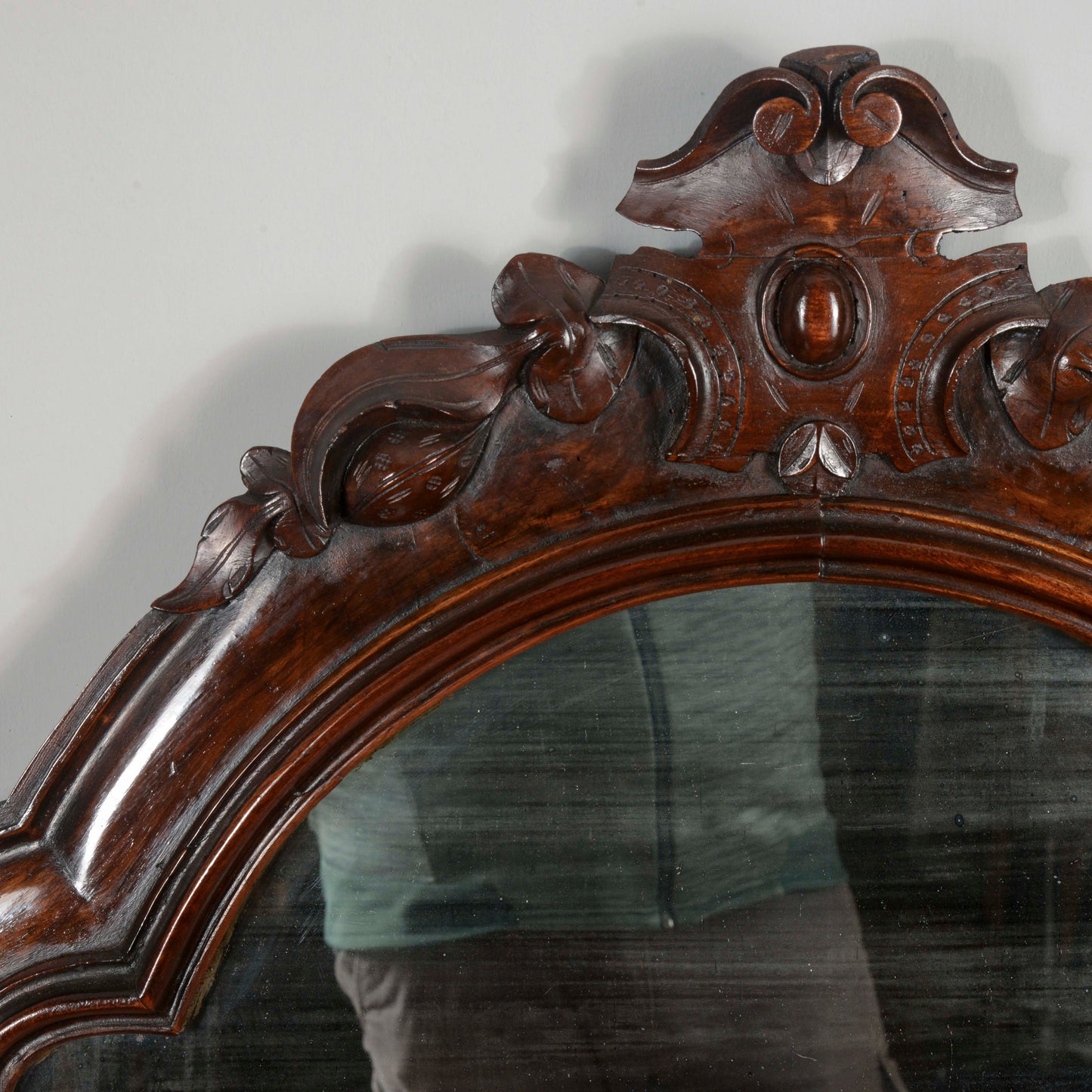 Specchiera in legno di noce massello Italia XIX secolo