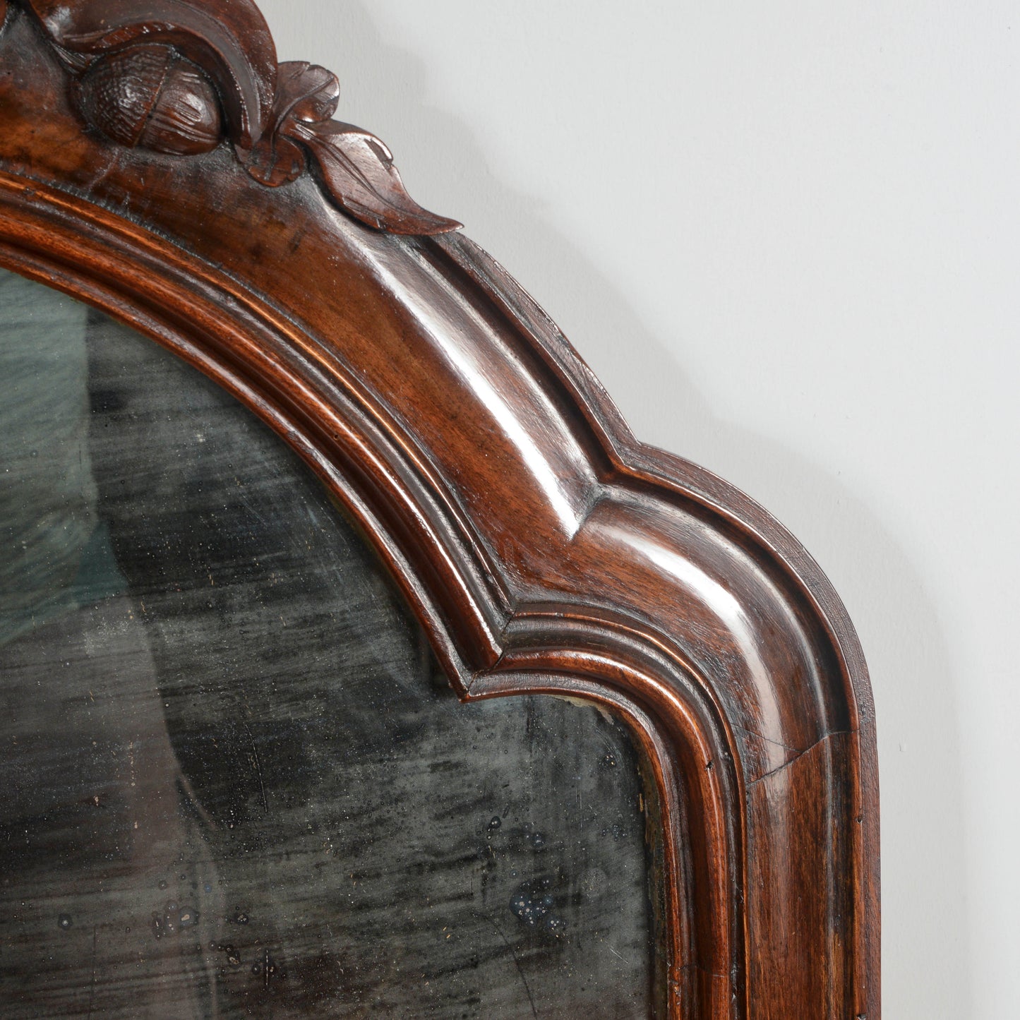 Specchiera in legno di noce massello Italia XIX secolo