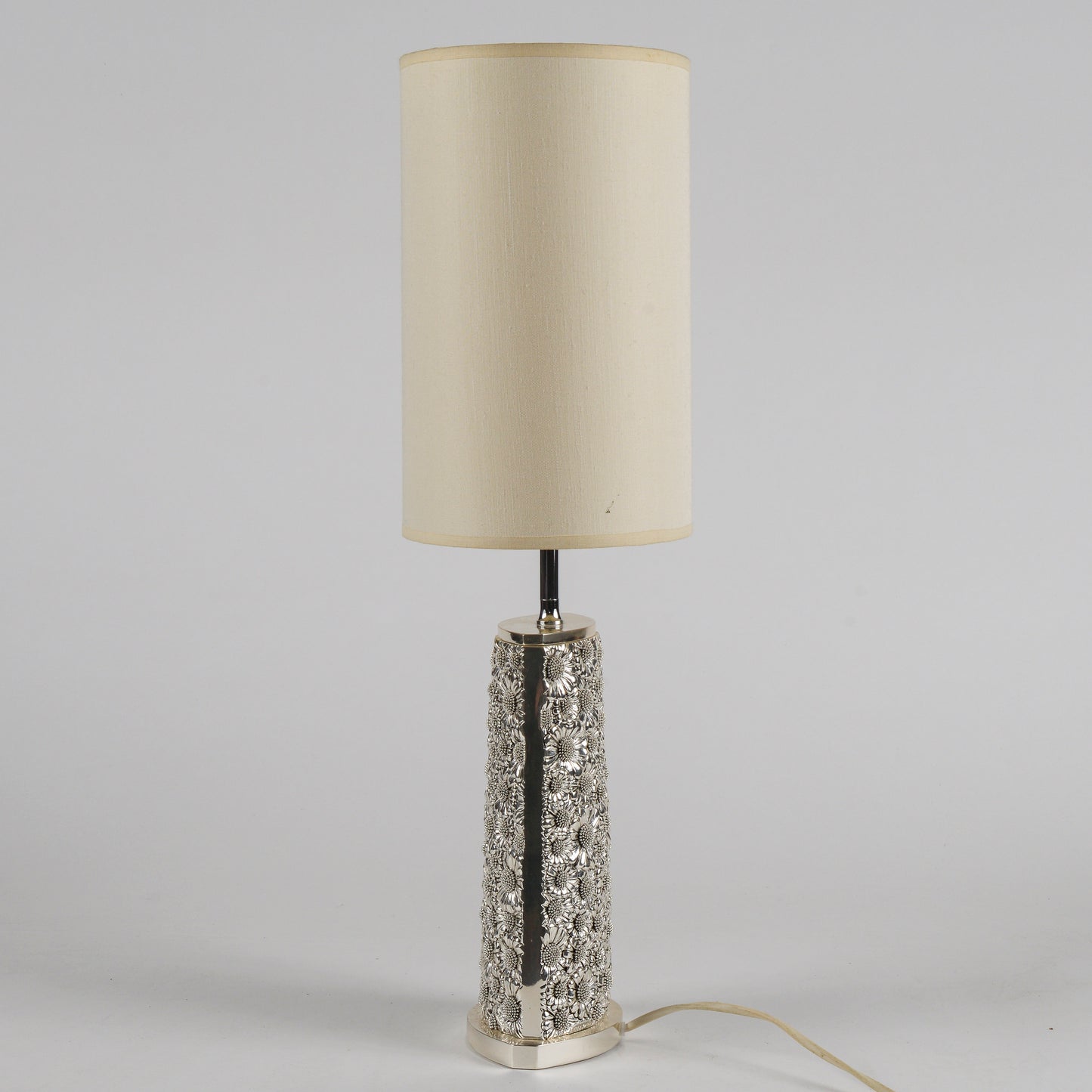 Lampada  vintage in metallo argentato laminato produzione Stilarte