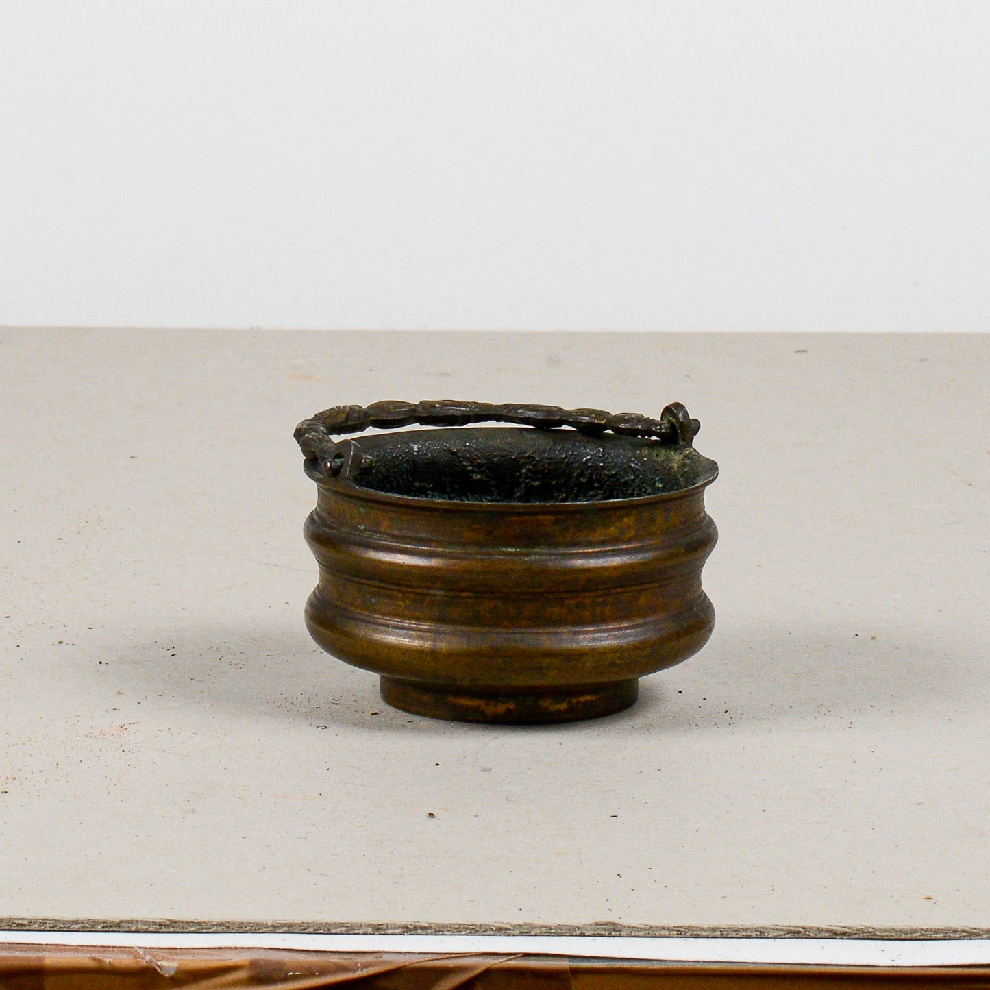 Vasetto cestino in bronzo porta incenso XX secolo