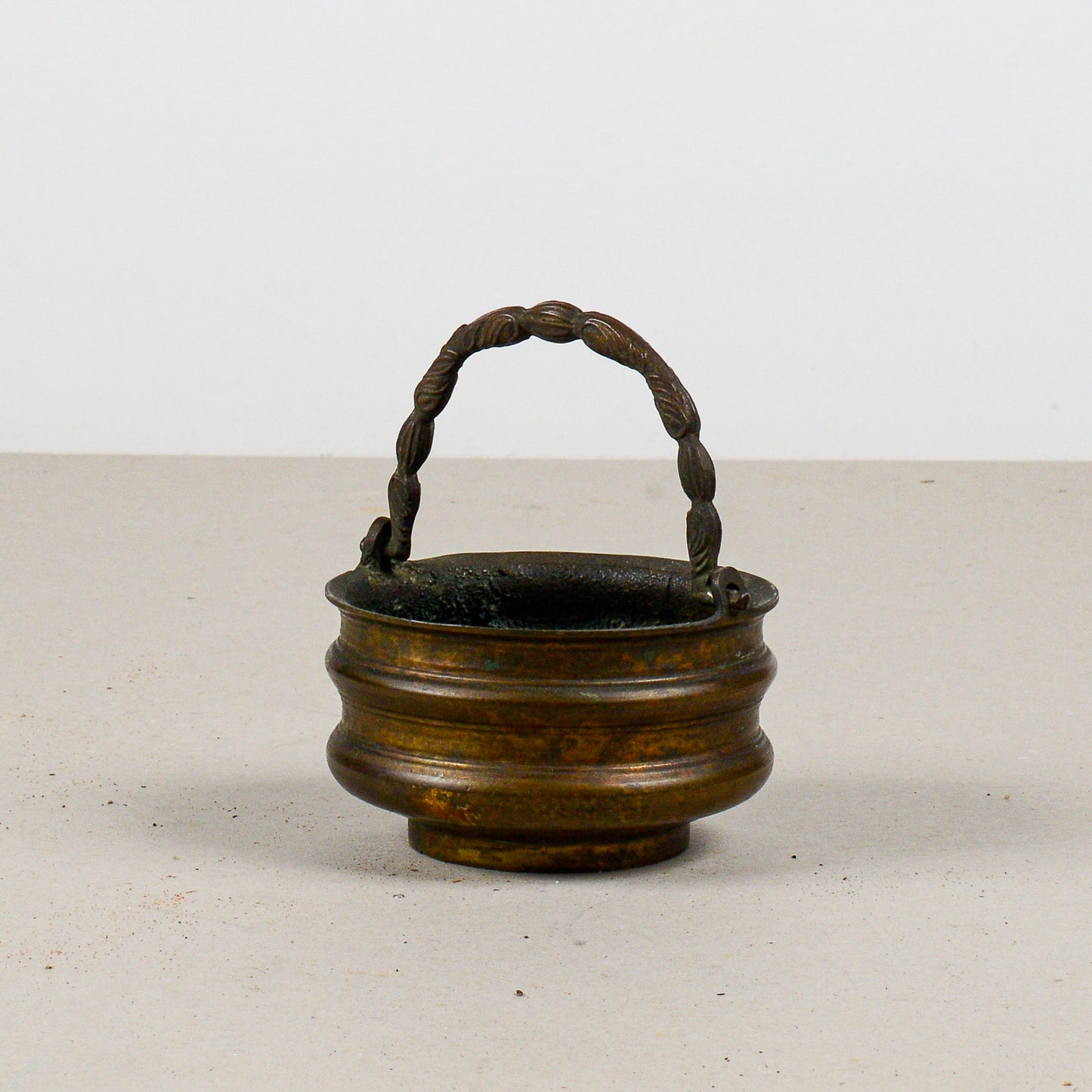 Vasetto cestino in bronzo porta incenso XX secolo