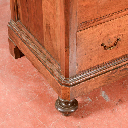 Como a tre cassetti in noce con piano in marmo bianco Italia fine XIX