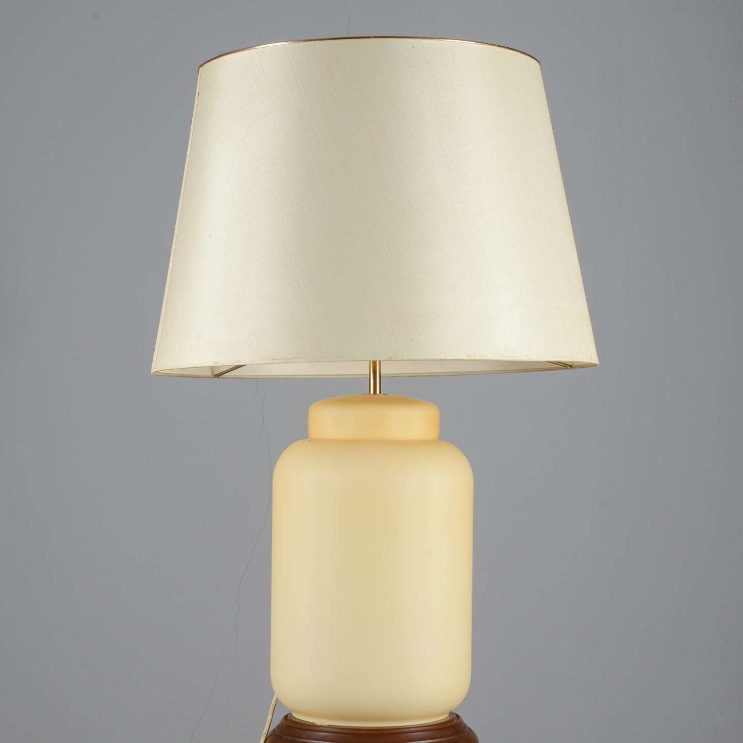 Lampada da tavolo vetro  satinato giallo crema Italia 1990