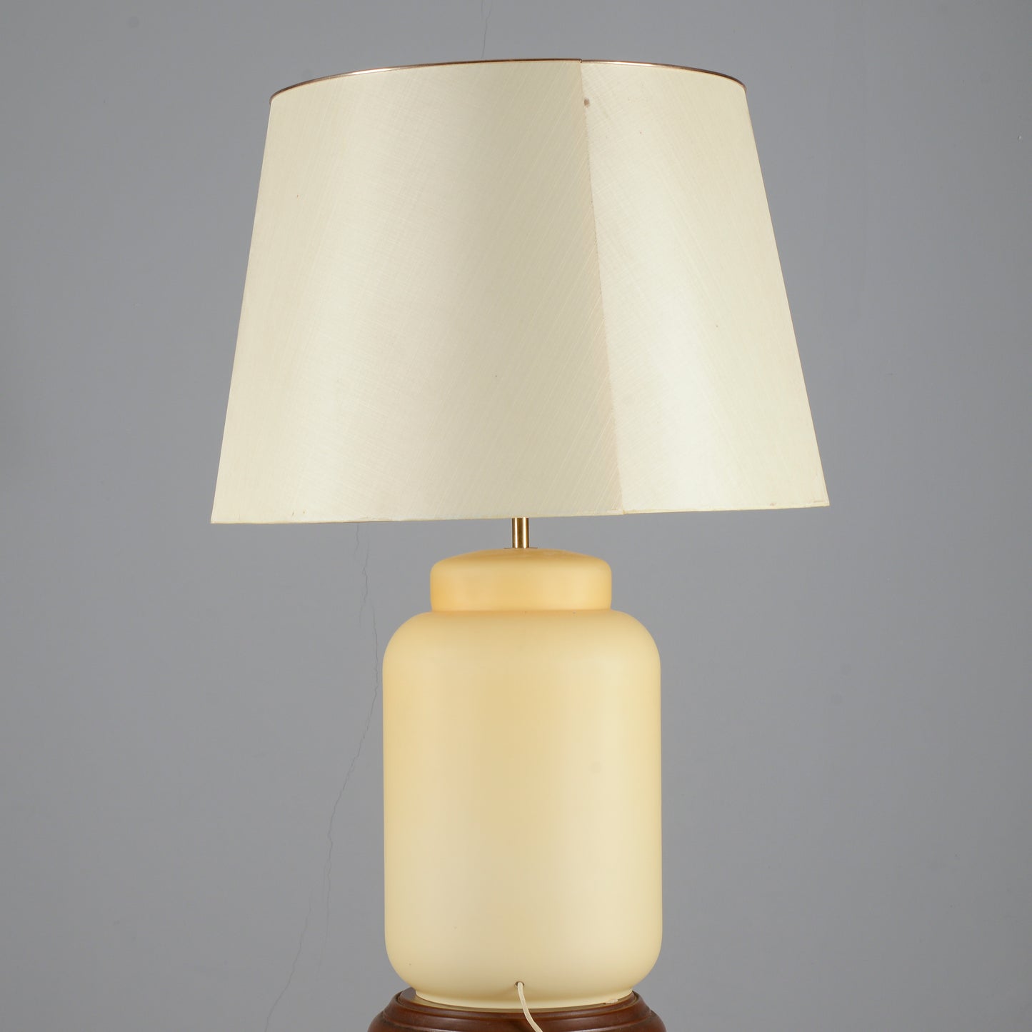 Lampada da tavolo vetro  satinato giallo crema Italia 1990