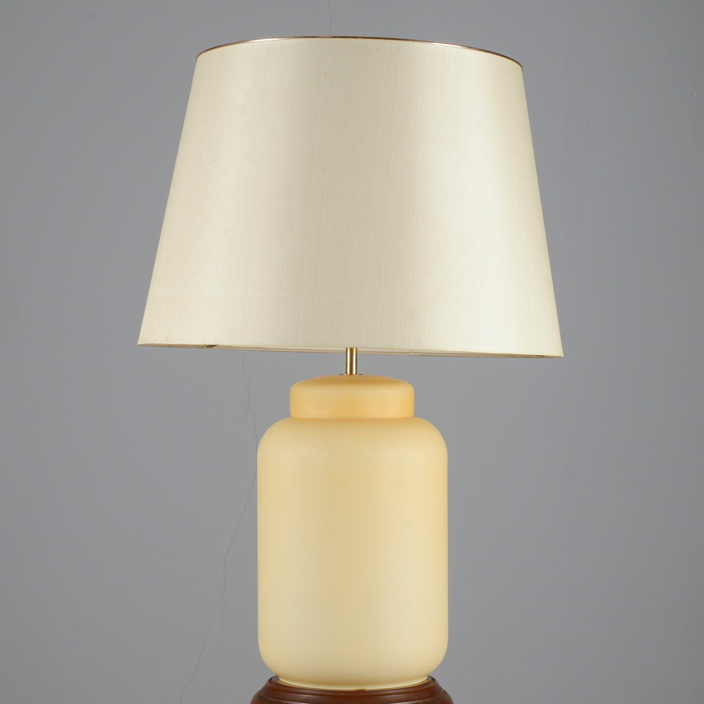 Lampada da tavolo vetro  satinato giallo crema Italia 1990