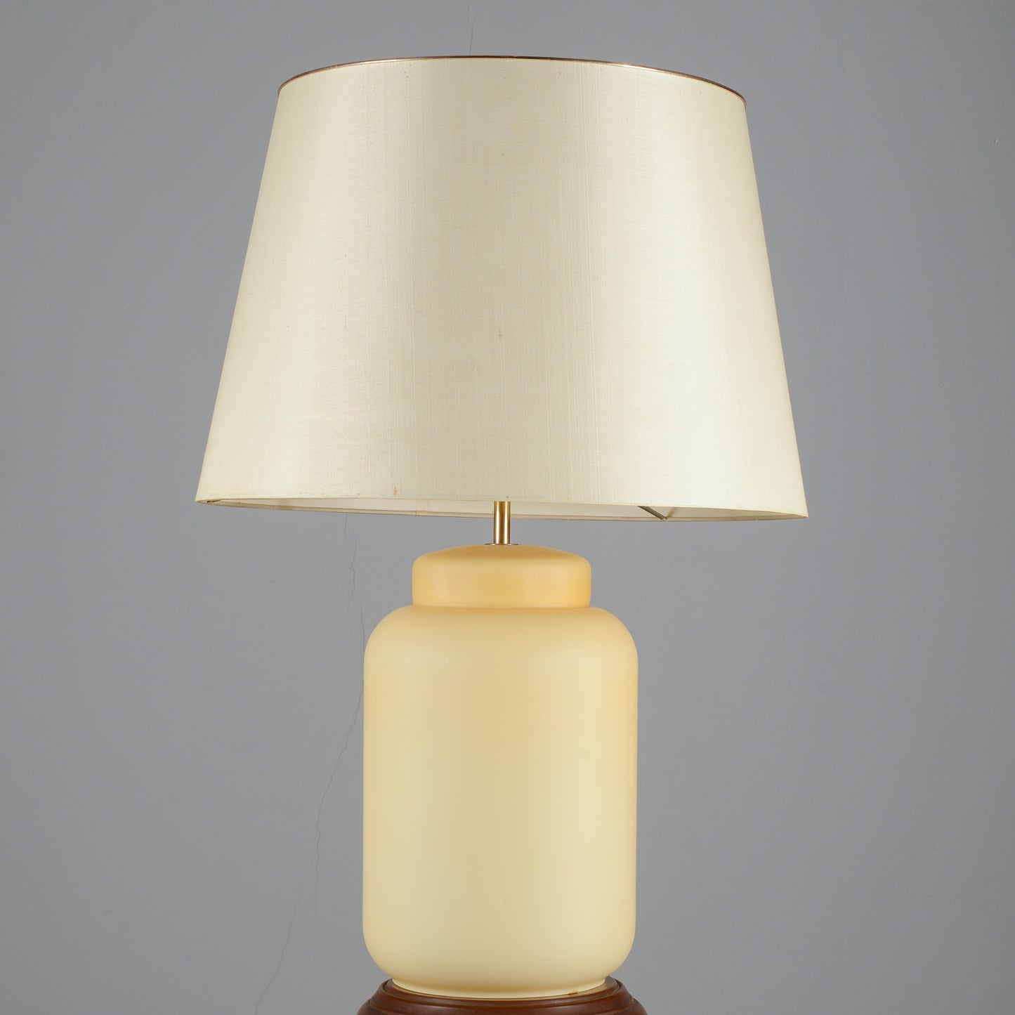 Lampada da tavolo vetro  satinato giallo crema Italia 1990