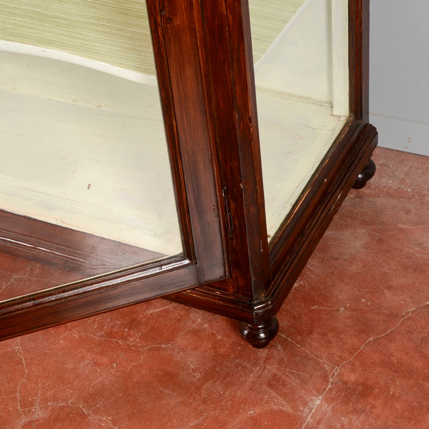 Credenza vetrina piedi cipolla Italia XIX secolo