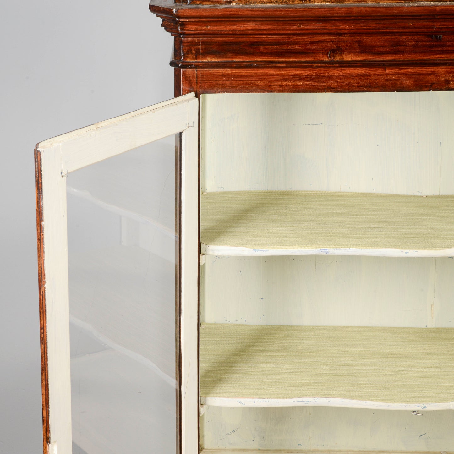 Credenza vetrina piedi cipolla Italia XIX secolo