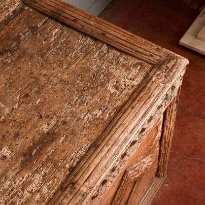 Cassa in abete epoca 500 con cornici a rombo