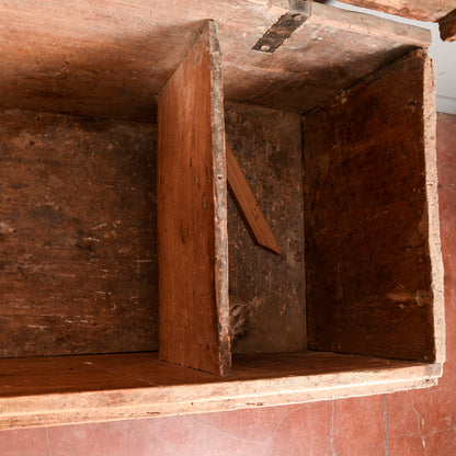 Cassa in abete epoca 500 con cornici a rombo
