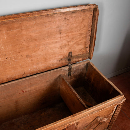 Cassa in abete epoca 500 con cornici a rombo