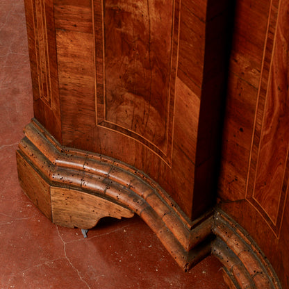 Ribalta placcata  filettata  fianco mosso segreto interno XX secolo
