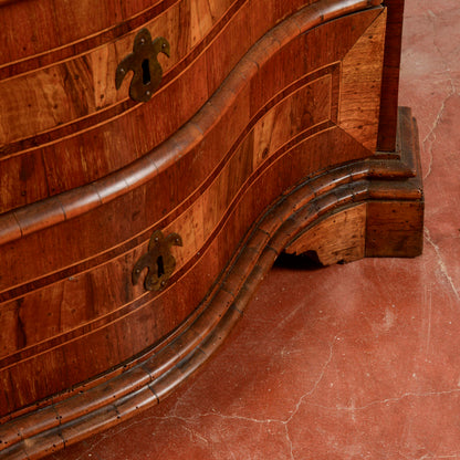 Ribalta placcata  filettata  fianco mosso segreto interno XX secolo