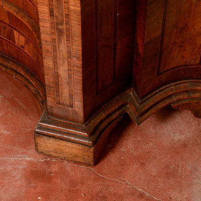 Ribalta placcata  filettata  fianco mosso segreto interno XX secolo