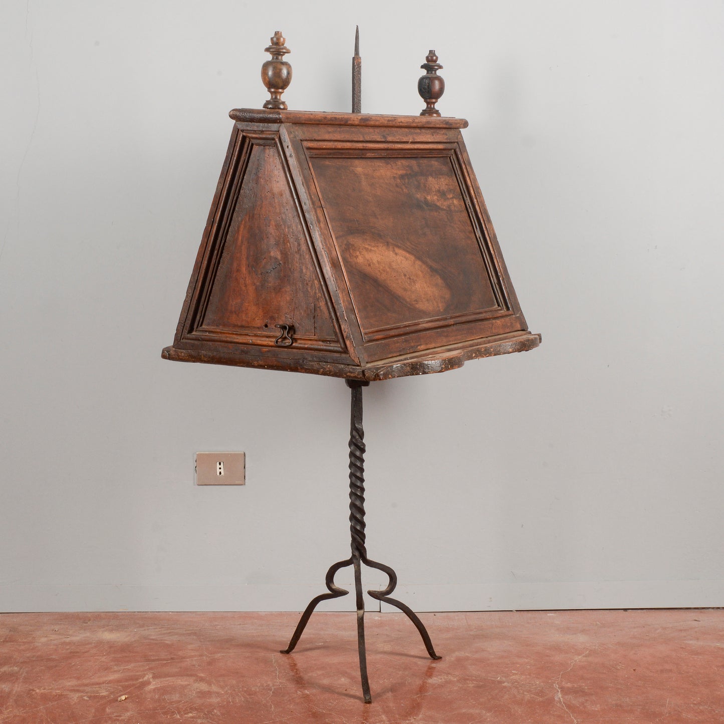 Leggio da coro epoca Luigi XIV con base ferro battuto