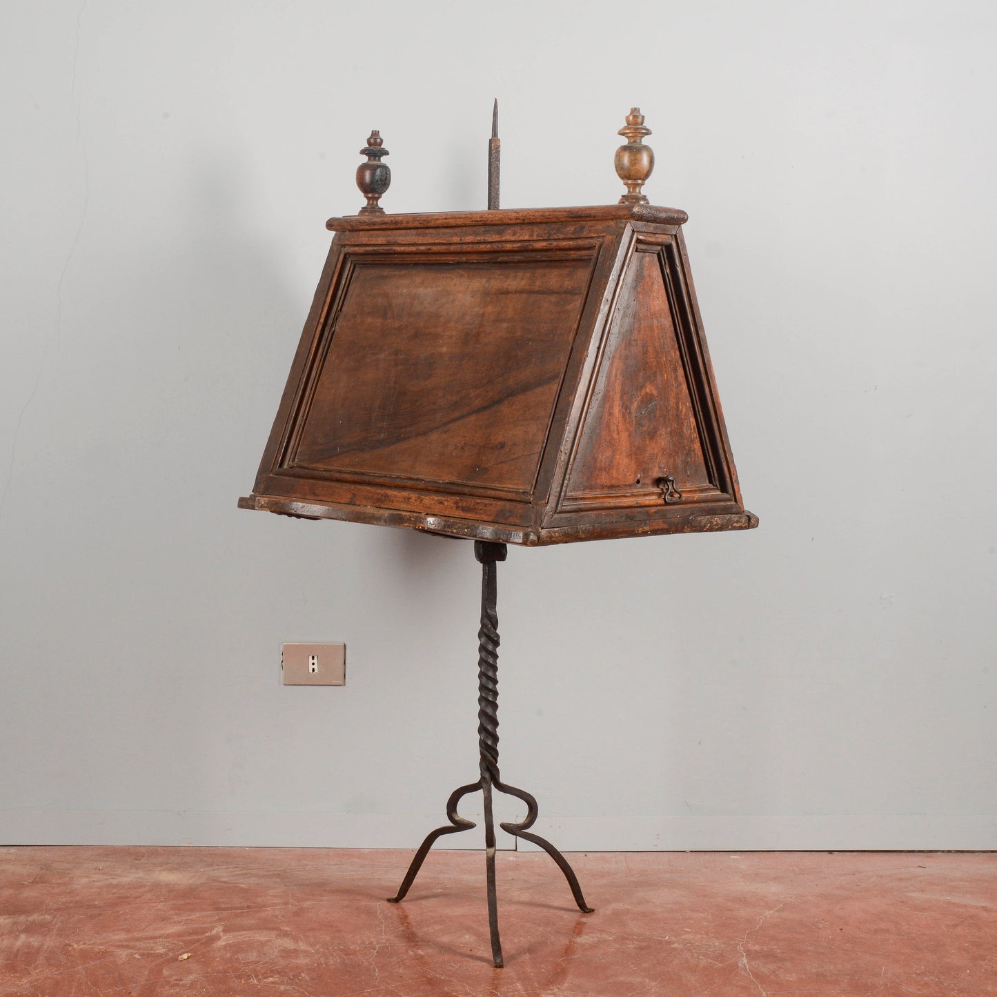 Leggio da coro epoca Luigi XIV con base ferro battuto