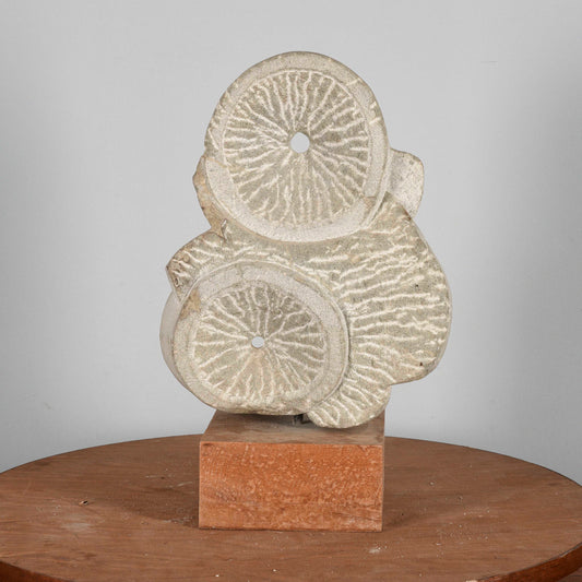 scultura in pietra firmata LB