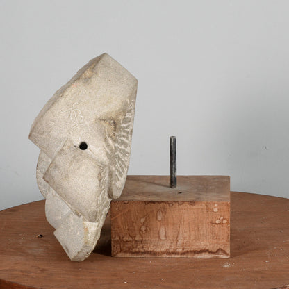 scultura in pietra firmata LB