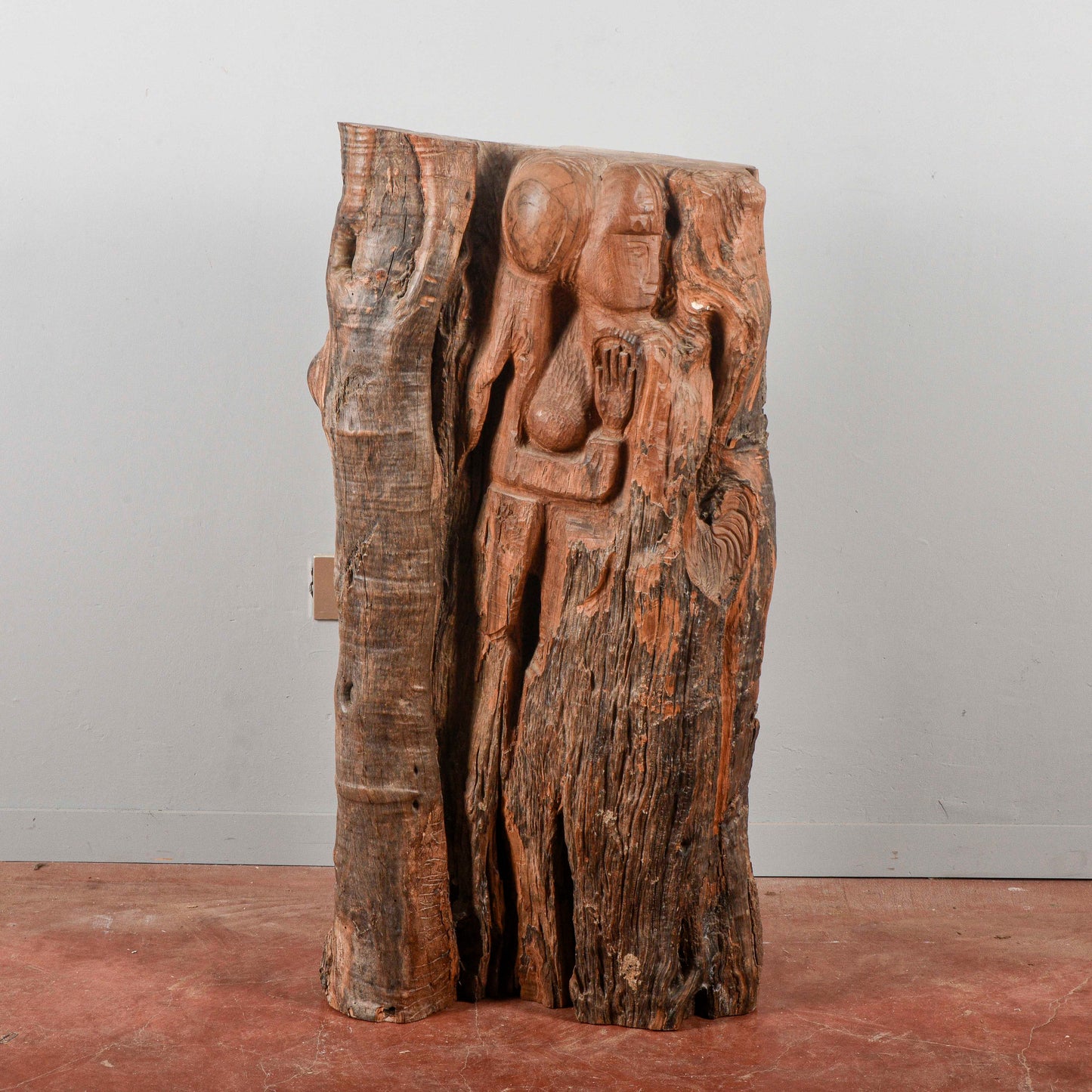 Scultura intaglio su tronco attribuita a Adele Gigli