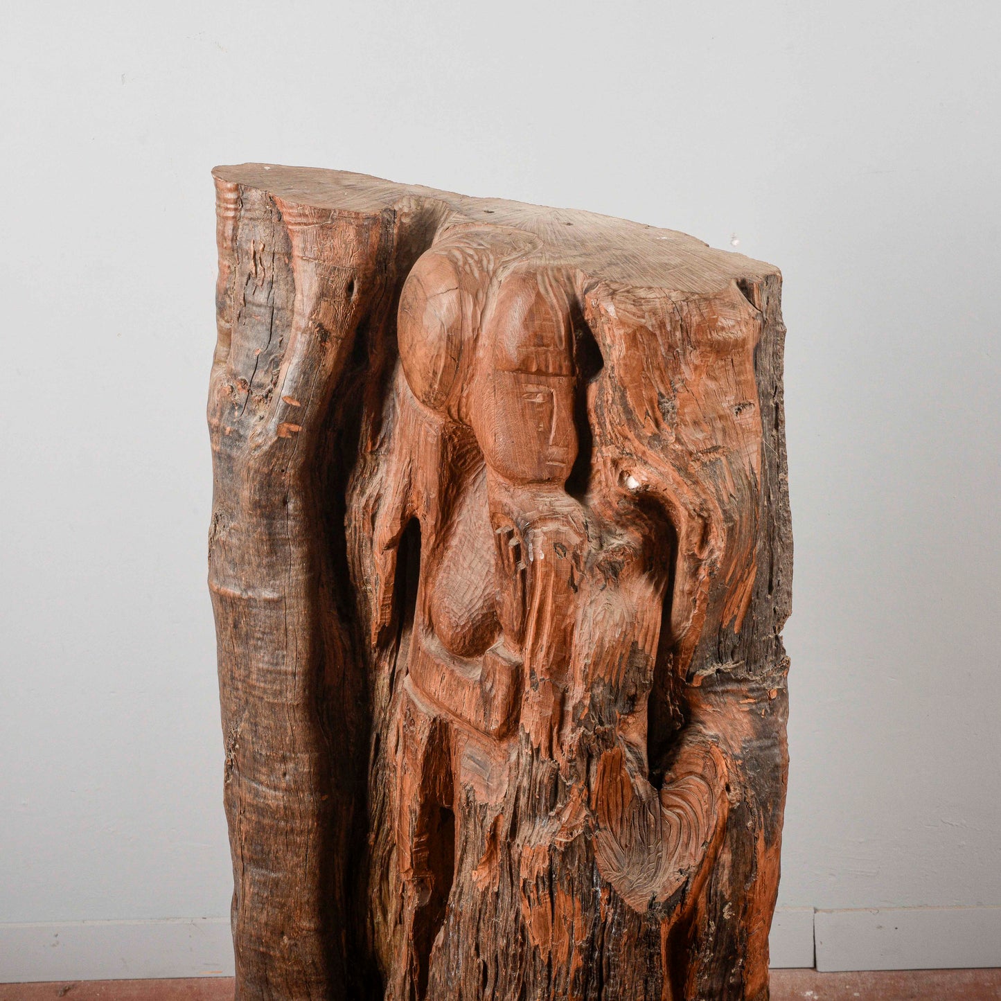 Scultura intaglio su tronco attribuita a Adele Gigli