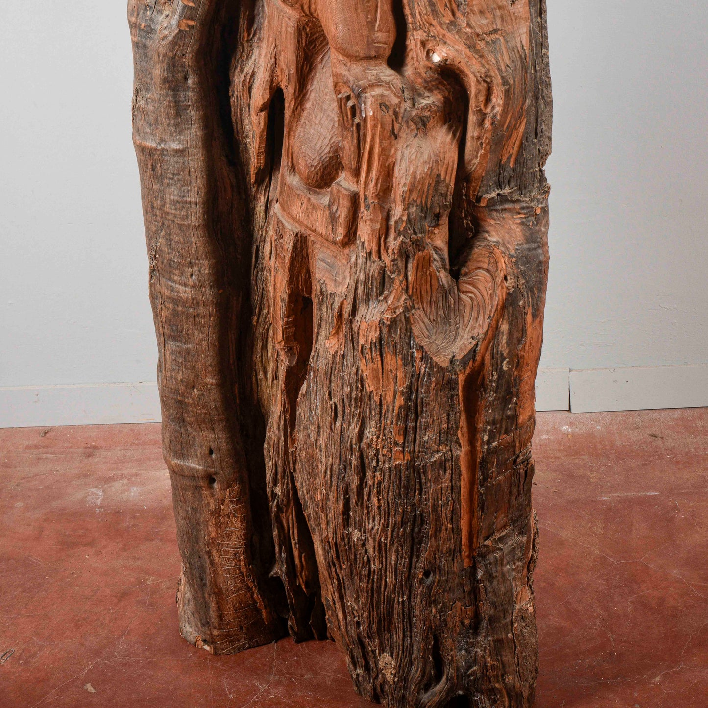 Scultura intaglio su tronco attribuita a Adele Gigli
