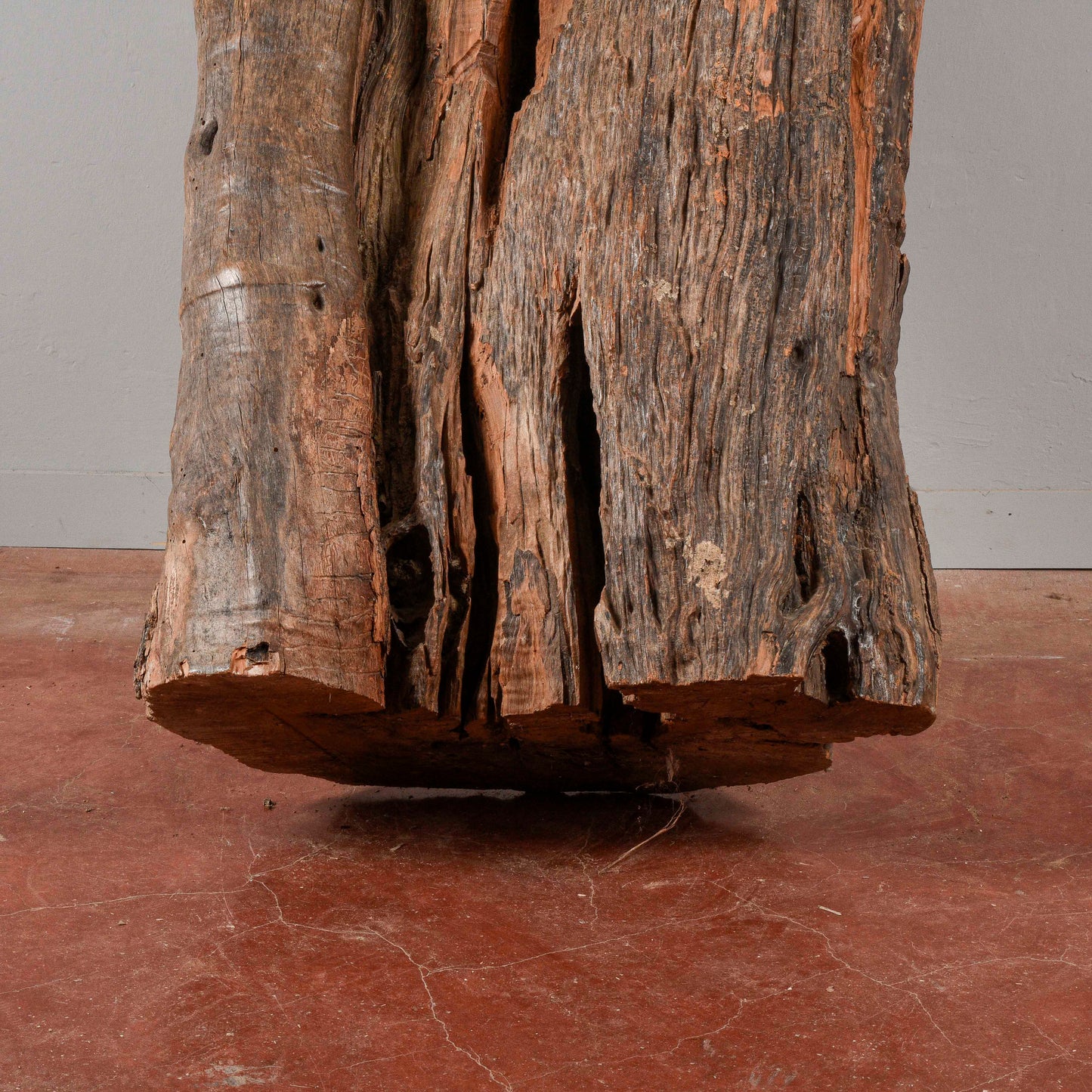 Scultura intaglio su tronco attribuita a Adele Gigli