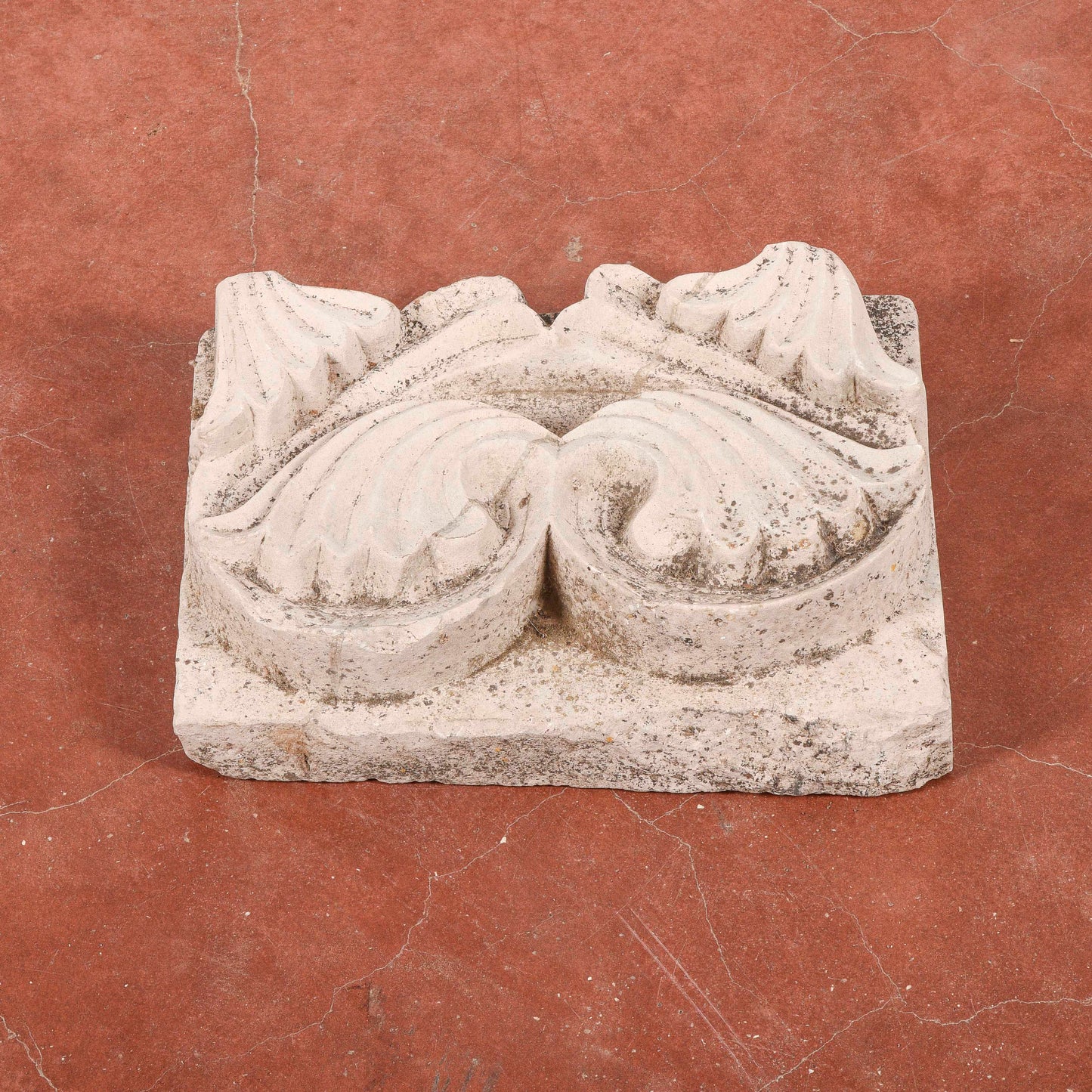 Frammento in pietra decoro da parete