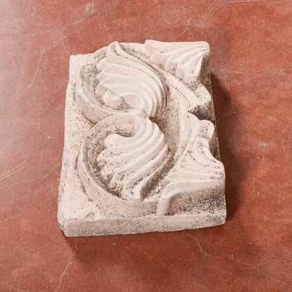 Frammento in pietra decoro da parete