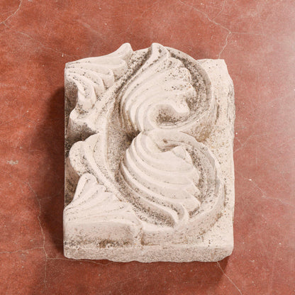 Frammento in pietra decoro da parete