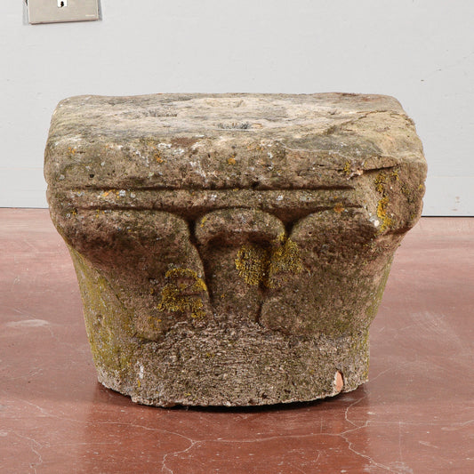 Capitello in pietra e consolidato con cemento
