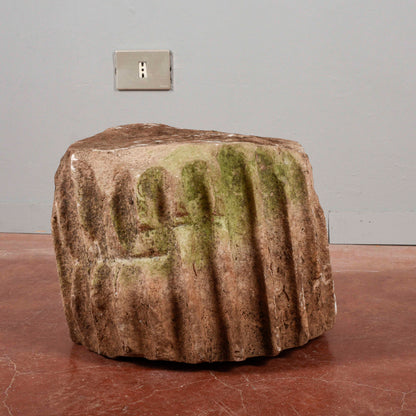 Frammento colonna in pietra scanalata antica