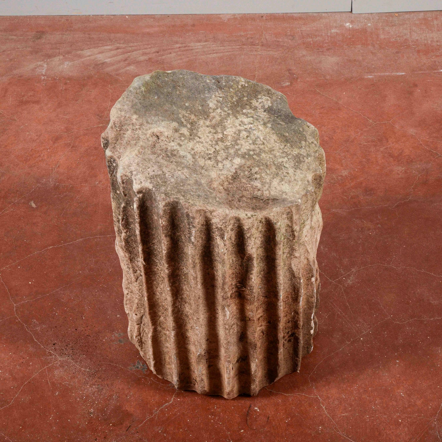 Frammento di colonna scanalata antica