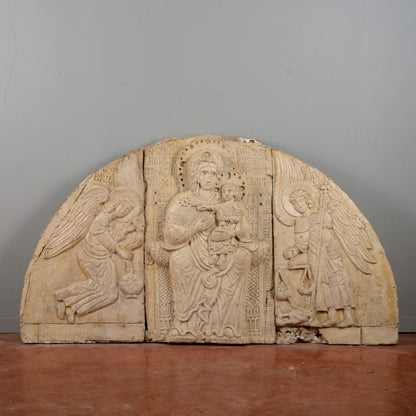 Lunetta in gesso Madonna con Bambino e angeli stile alta epoca XIII secolo