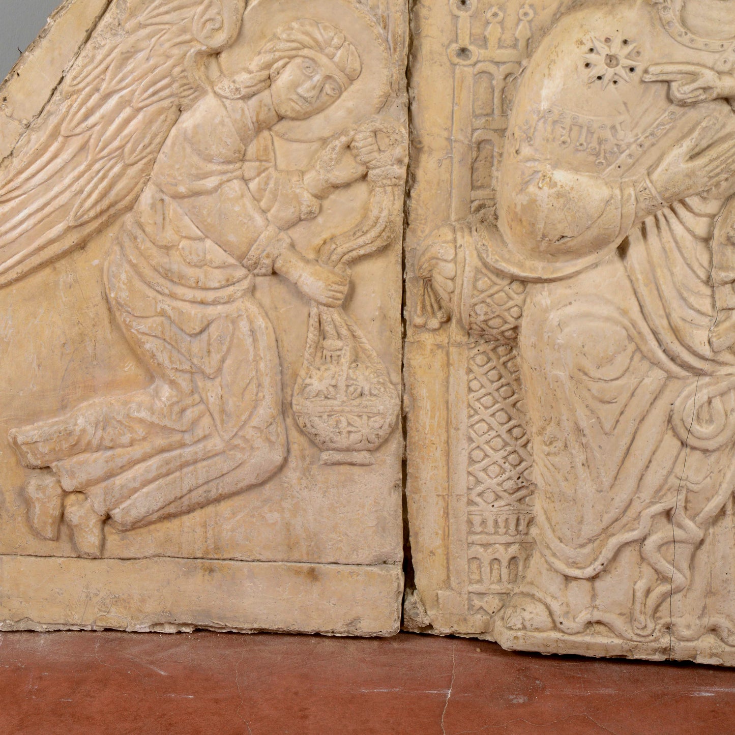 Lunetta in gesso Madonna con Bambino e angeli stile alta epoca XIII secolo