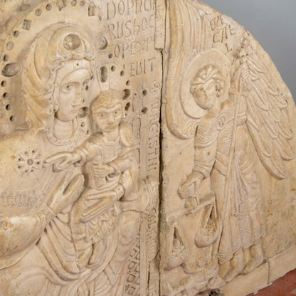 Lunetta in gesso Madonna con Bambino e angeli stile alta epoca XIII secolo
