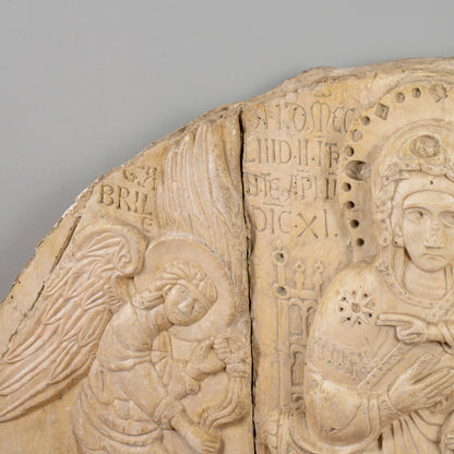 Lunetta in gesso Madonna con Bambino e angeli stile alta epoca XIII secolo