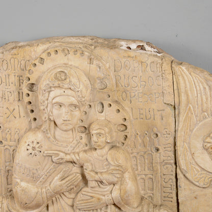 Lunetta in gesso Madonna con Bambino e angeli stile alta epoca XIII secolo