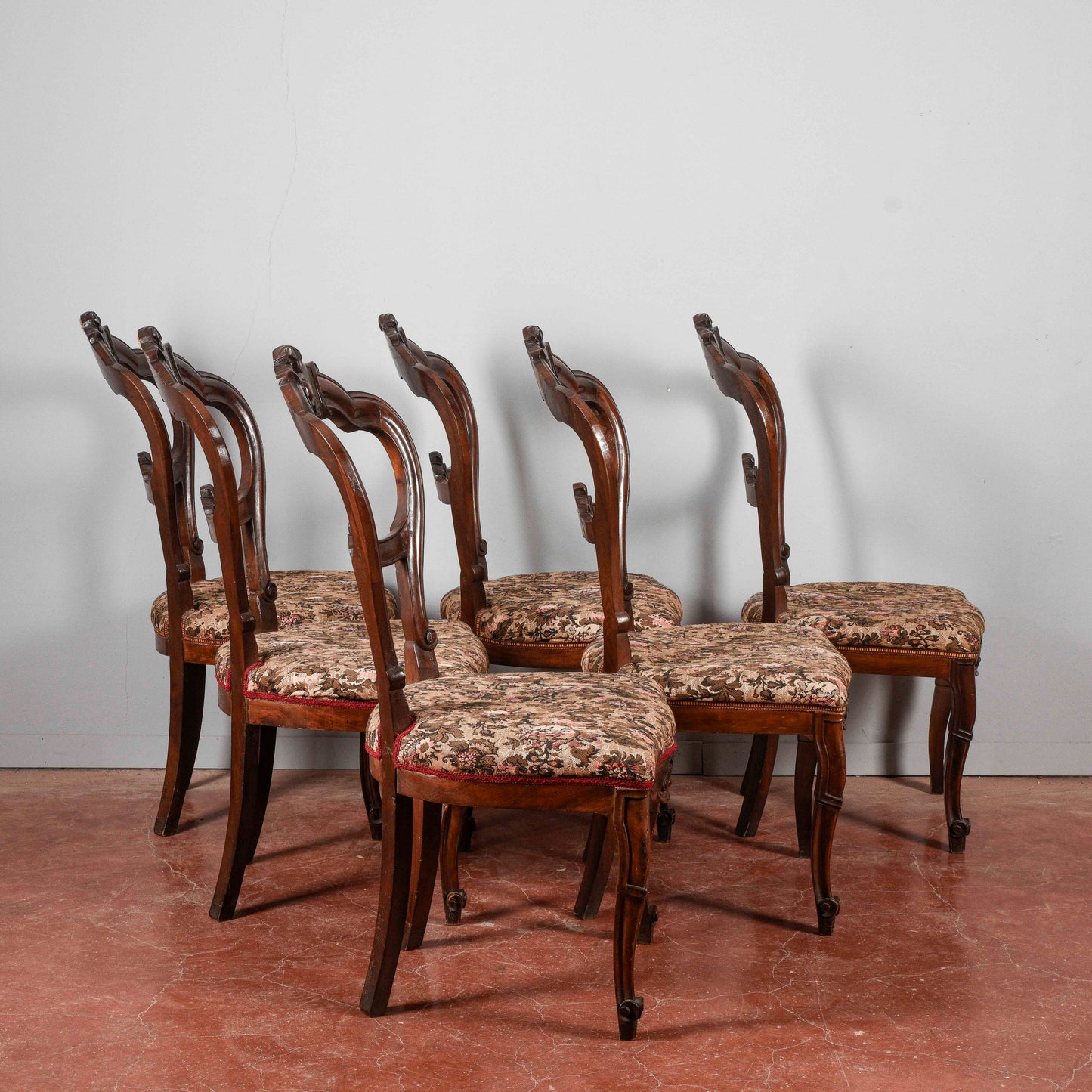 Set di 6 sedie in noce intagliate e damascate epoca XIX secolo