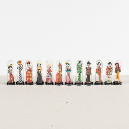 set collezione di 11 bamboline orientali sotto teca