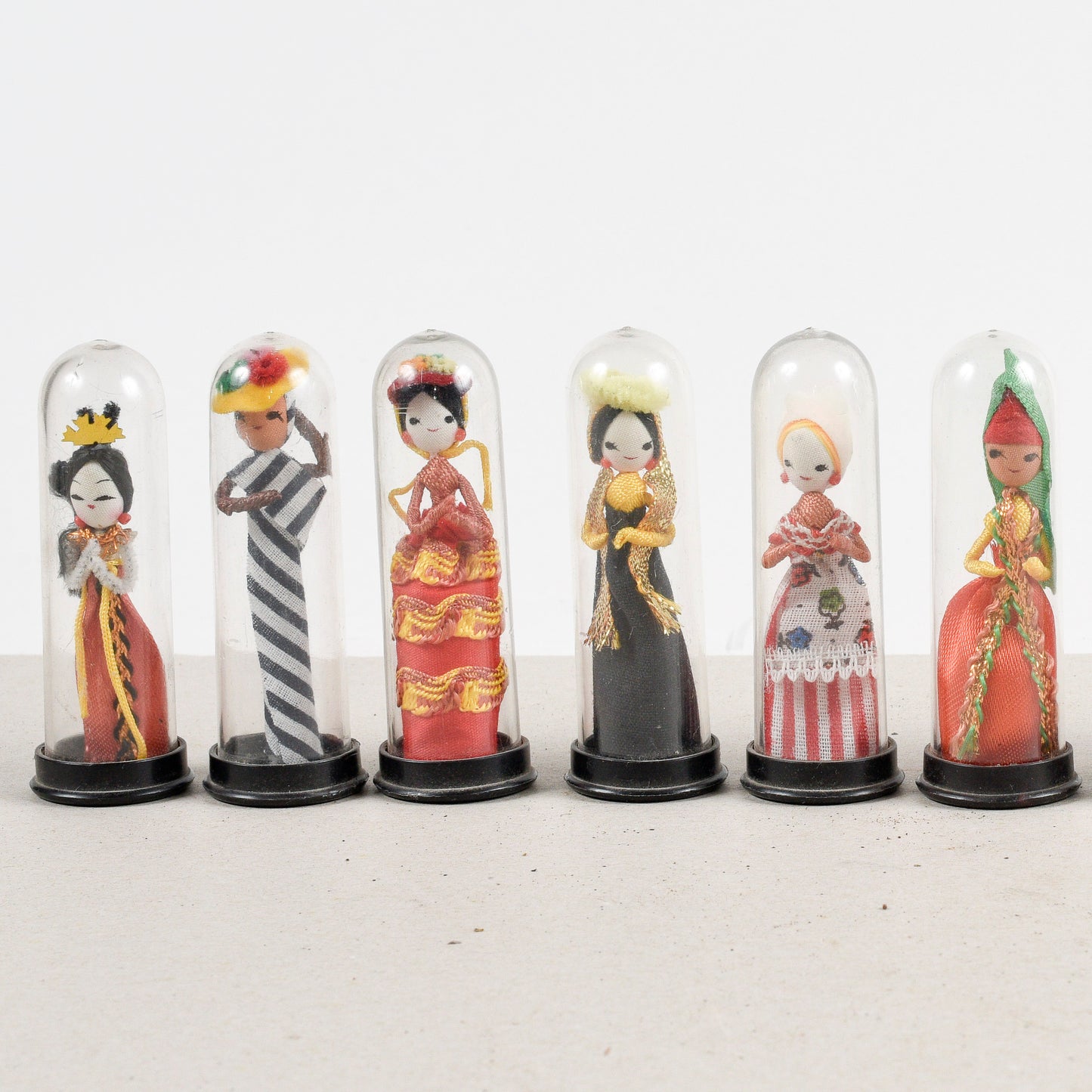 set collezione di 11 bamboline orientali sotto teca