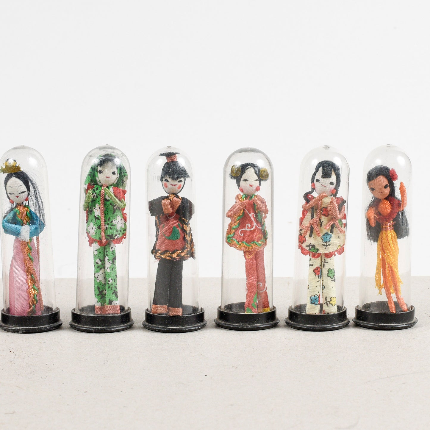 set collezione di 11 bamboline orientali sotto teca