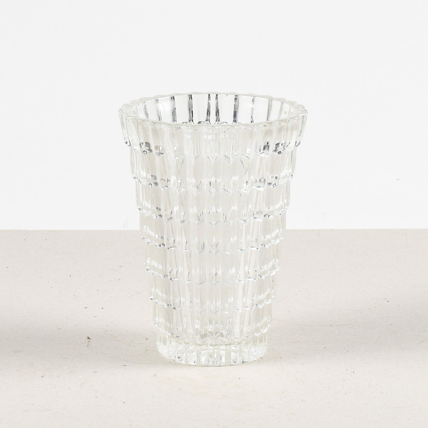 vaso in vetro istoriato stile liberty